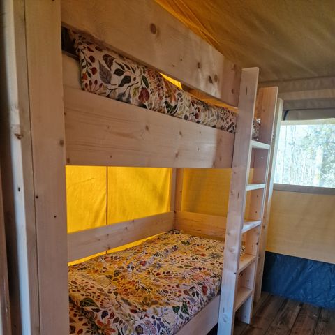 TENTE TOILE ET BOIS 4 personnes - y compris les installations sanitaires