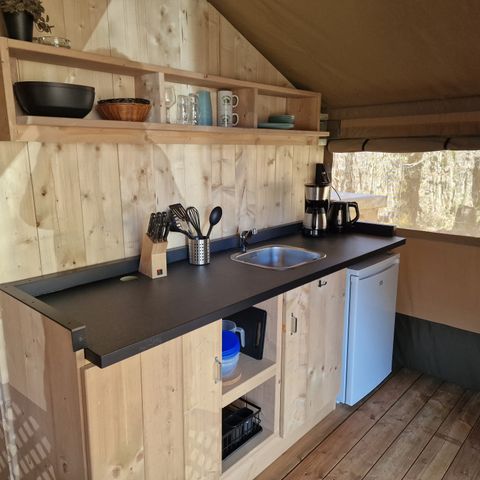 TENTE TOILE ET BOIS 4 personnes - y compris les installations sanitaires