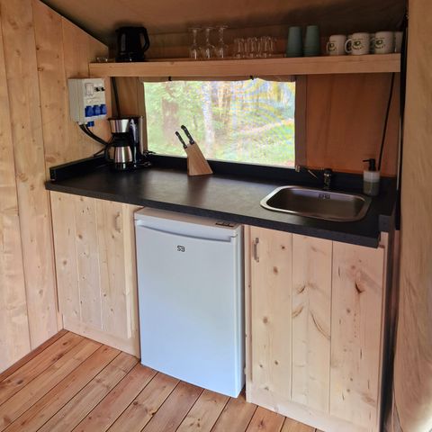 TENTE TOILE ET BOIS 6 personnes - y compris les toilettes