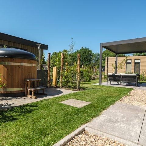 LODGE 4 personnes - Loevestein Deluxe avec bain à remous et sauna