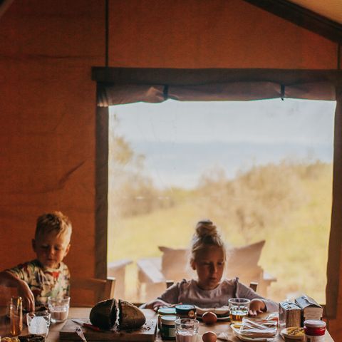 TENTE TOILE ET BOIS 4 personnes - y compris les installations sanitaires