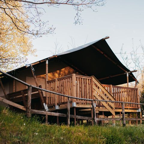TENTE TOILE ET BOIS 6 personnes - y compris les installations sanitaires