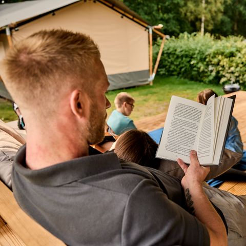 TENTE TOILE ET BOIS 4 personnes - y compris les installations sanitaires