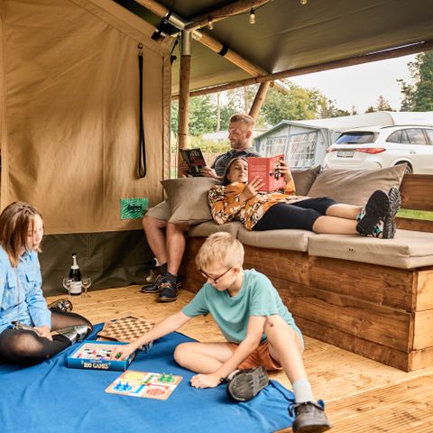 TENTE TOILE ET BOIS 4 personnes - y compris les installations sanitaires