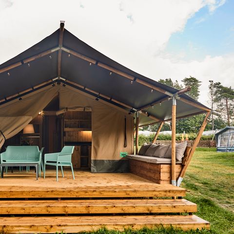 TENTE TOILE ET BOIS 4 personnes - y compris les installations sanitaires
