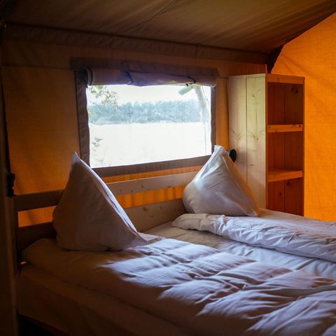 TENTE TOILE ET BOIS 6 personnes - y compris les installations sanitaires