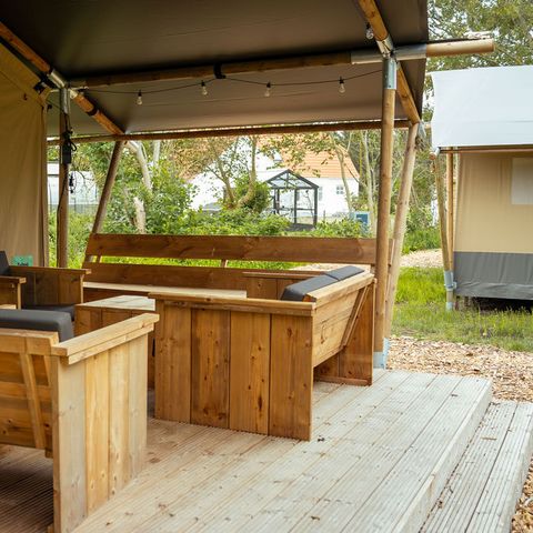 TENTE TOILE ET BOIS 6 personnes - y compris les installations sanitaires