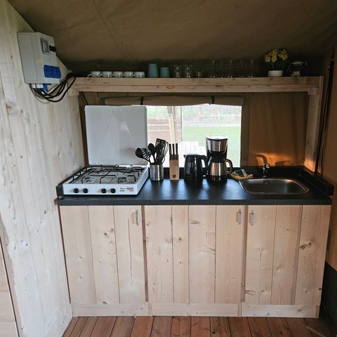 TENTE TOILE ET BOIS 5 personnes - y compris les toilettes