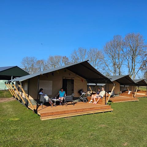 TENTE TOILE ET BOIS 5 personnes - y compris les toilettes