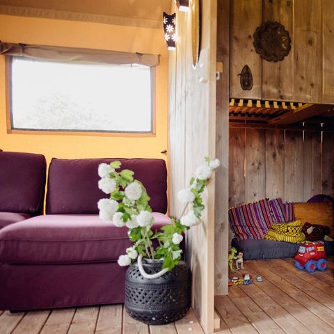 TENTE TOILE ET BOIS 6 personnes - y compris les installations sanitaires