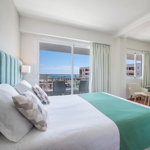 Chambre 3 personnes - JUNIOR SUITE - VUE MER - BALCON