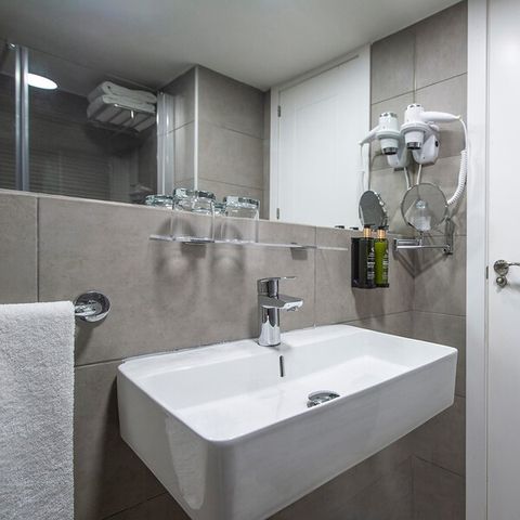 Chambre 2 personnes - DOUBLE - VUE PISCINE - BALCON