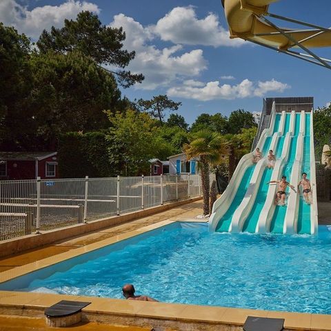  Tour Opérateur et particuliers sur camping La Pinède Les Mathes - accès piscine inclus - Camping Charente-Maritime - Image N°4