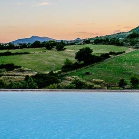 Domaine de Chadeyron - Camping et gîtes - Camping Ardèche - Image N°3