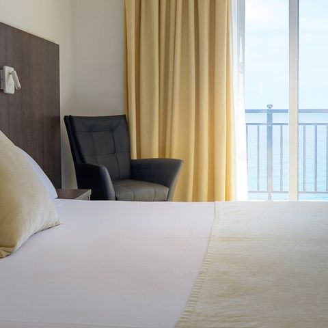 CHAMBRE 2 personnes - CHAMBRE DOUBLE - SUPERIOR - BALCON - VUE MER - PETIT-DÉJEUNER INCLUS