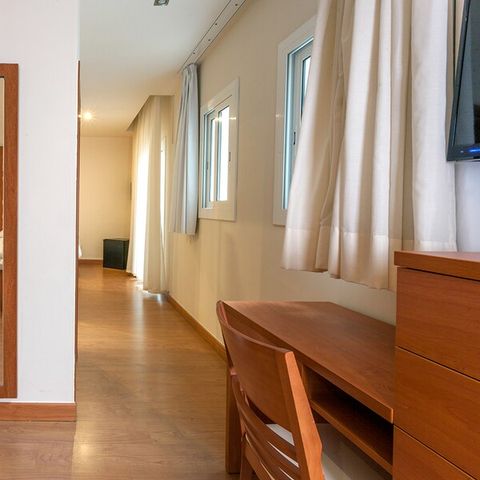Chambre 3 personnes - DOUBLE - LIT D'APPOINT - BALCON - PETIT-DÉJEUNER INCLUS