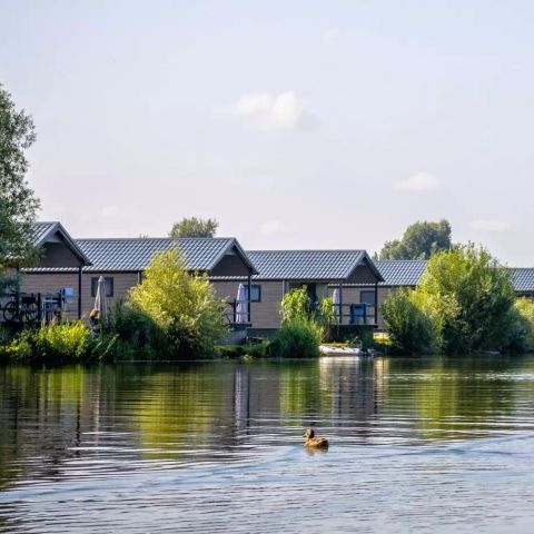 HÉBERGEMENT INSOLITE 6 personnes - Pavillon d'eau