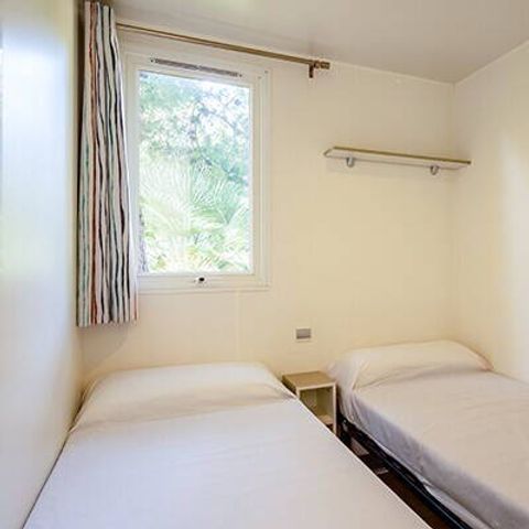 BUNGALOW 5 personnes - Comfort | 3 Chambres | Capacité 5 personnes | Terrasse surélevée | 1 Salle de bain | Climatisation