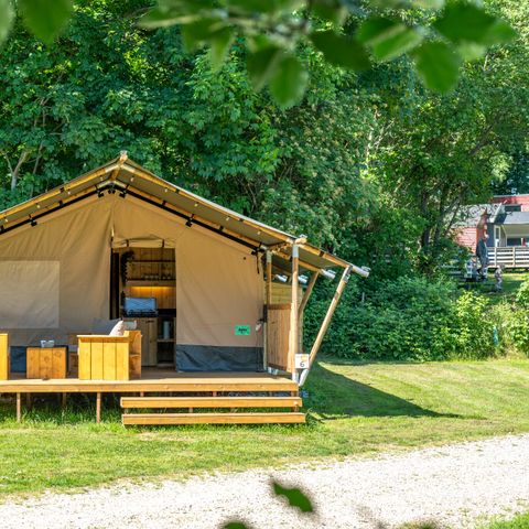 Tente en toile et en bois 5 personnes - y compris les installations sanitaires