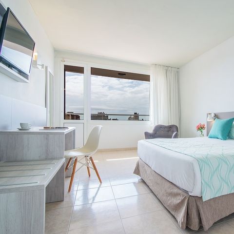 CHAMBRE 2 personnes - CHAMBRE DOUBLE - BALCON - PETIT-DÉJEUNER INCLUS