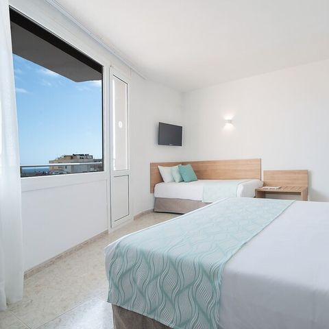 Chambre 3 personnes - DOUBLE - LIT D'APPOINT - BALCON - PETIT-DÉJEUNER INCLUS