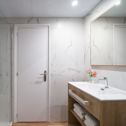 Chambre 4 personnes - QUADRUPLE SUPÉRIEUR - 2 ESPACES - BALCON - PETITDÉJEUNER INCLUS