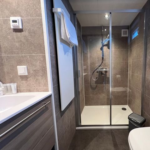 HÉBERGEMENT INSOLITE 4 personnes - Hébergement de luxe sur l'eau en Frise (41)