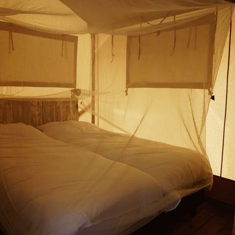 TENTE TOILE ET BOIS 4 personnes - y compris les installations sanitaires