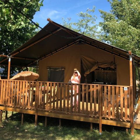 TENTE TOILE ET BOIS 4 personnes - y compris les installations sanitaires