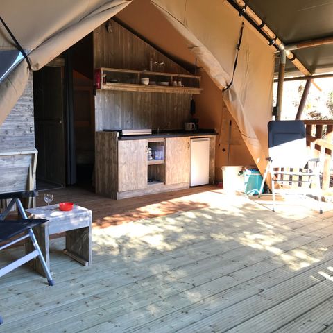 Tente en toile et en bois 6 personnes - y compris les installations sanitaires