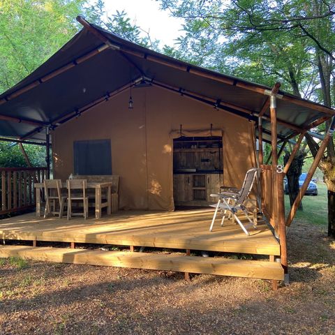 TENTE TOILE ET BOIS 4 personnes - y compris les installations sanitaires