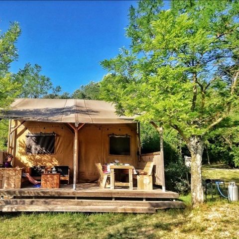 TENTE TOILE ET BOIS 6 personnes - y compris les installations sanitaires