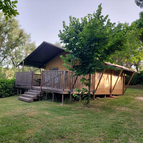 Tente en toile et en bois 4 personnes - y compris les installations sanitaires