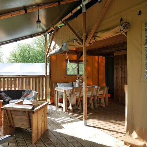 Tente en toile et en bois 4 personnes - y compris les installations sanitaires