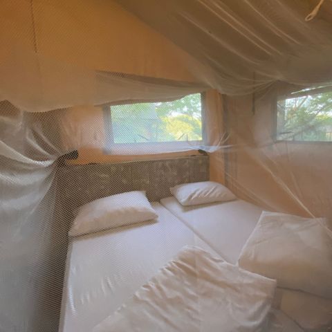 Tente en toile et en bois 4 personnes - avec sanitaires et climatisation (ADVENTURE COMFORT)