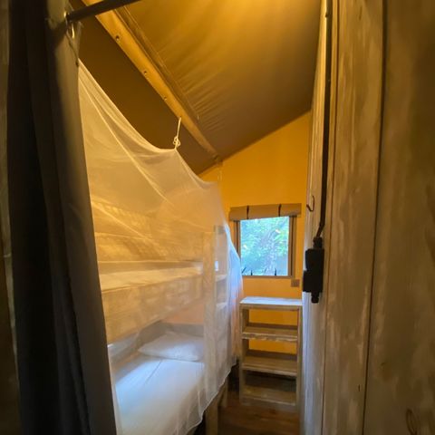 Tente en toile et en bois 4 personnes - avec sanitaires et climatisation (ADVENTURE COMFORT)