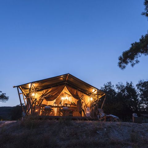Tente en toile et en bois 4 personnes - avec sanitaires et climatisation (ADVENTURE COMFORT)