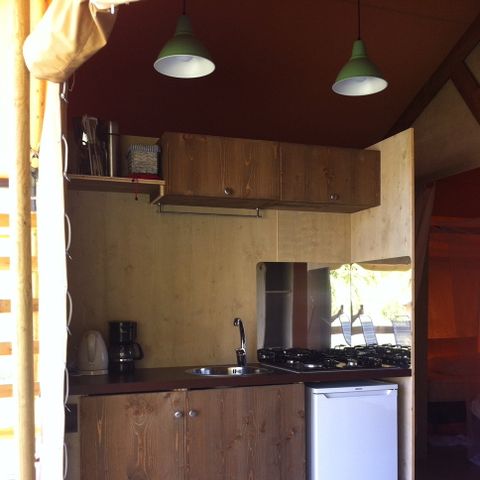 Tente en toile et en bois 6 personnes - Installations sanitaires incluses