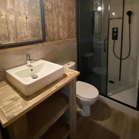 Tente en toile et en bois 6 personnes - Installations sanitaires incluses