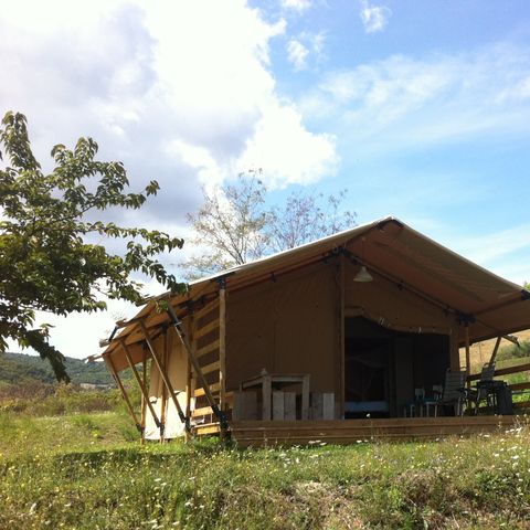 Tente en toile et en bois 6 personnes - Installations sanitaires incluses