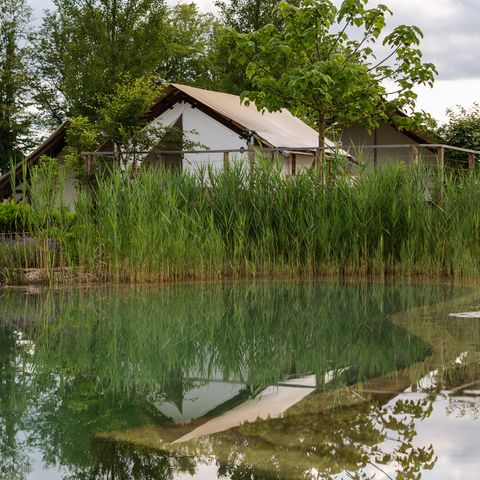 TENTE 2 personnes - glamping, toilettes privées, évier & baignoire extérieure 15m²