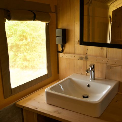 Tente en toile et en bois 4 personnes - y compris les installations sanitaires