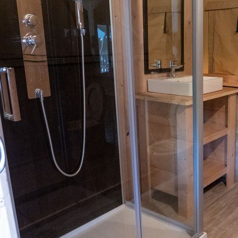 TENTE TOILE ET BOIS 4 personnes - y compris les installations sanitaires