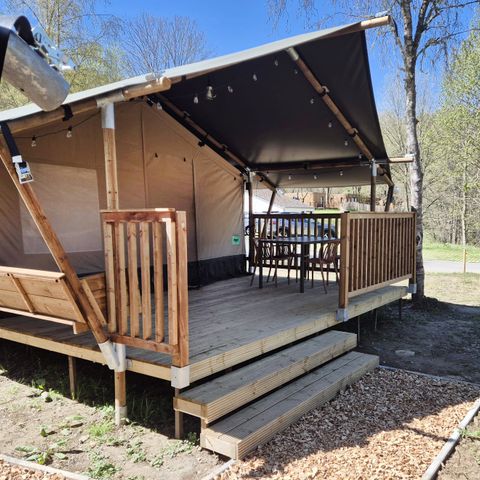 TENTE TOILE ET BOIS 4 personnes - y compris les installations sanitaires