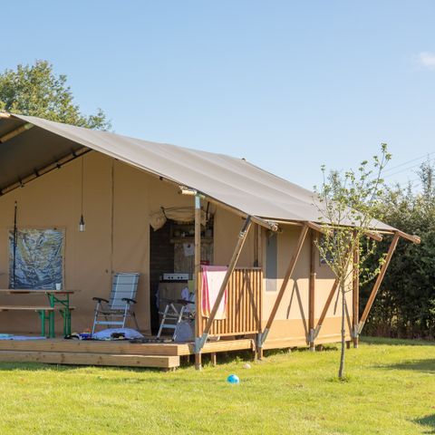 TENTE TOILE ET BOIS 6 personnes - y compris les installations sanitaires