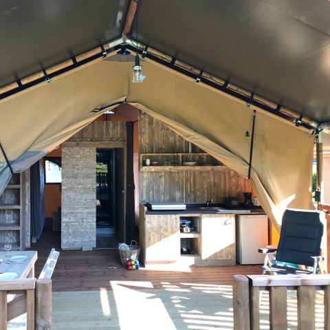 Tente en toile et en bois 4 personnes - y compris les installations sanitaires