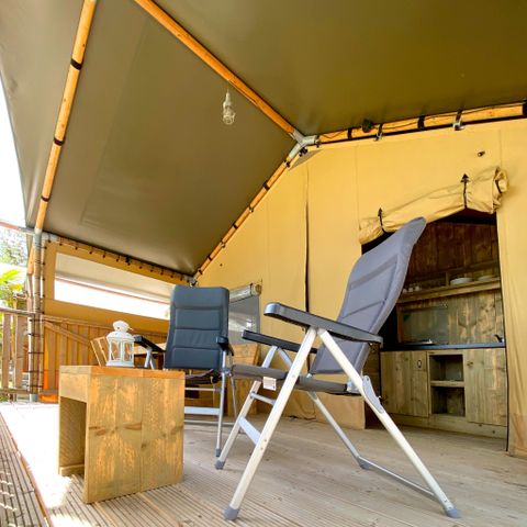 TENTE TOILE ET BOIS 6 personnes - y compris les installations sanitaires