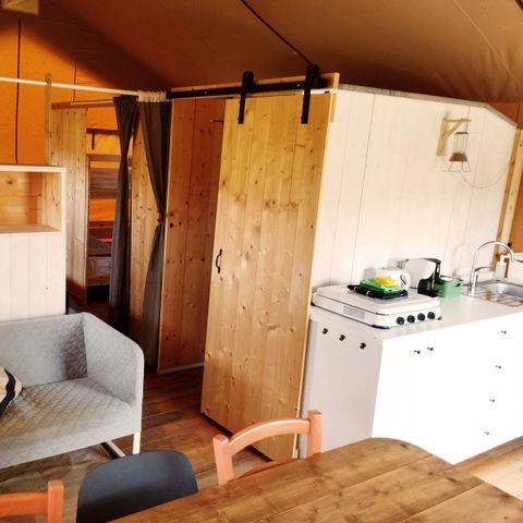 Tente en toile et en bois 6 personnes - y compris les installations sanitaires