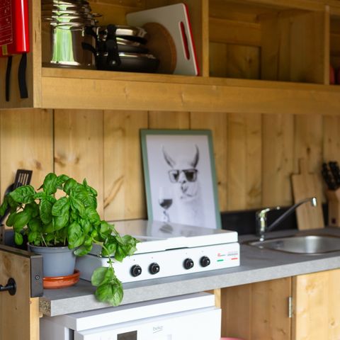 Tente en toile et en bois 4 personnes - y compris les installations sanitaires