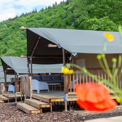 TENTE TOILE ET BOIS 4 personnes - y compris les installations sanitaires